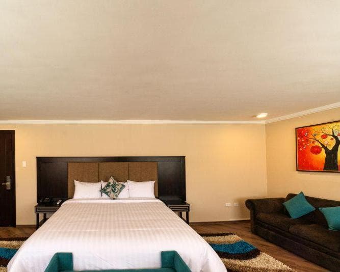 QUINDELOMA ART HOTEL & GALLERY, 