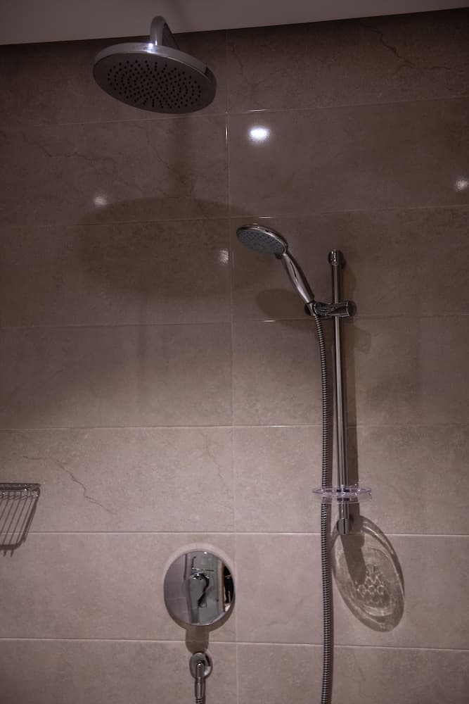 Rozana Hotel, Bathroom