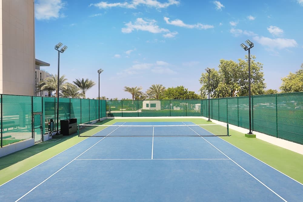 W Muscat, Sport court