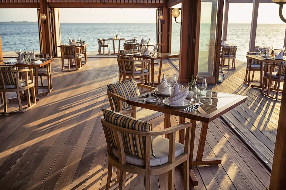 Hurawalhi Island Resort, Restaurant