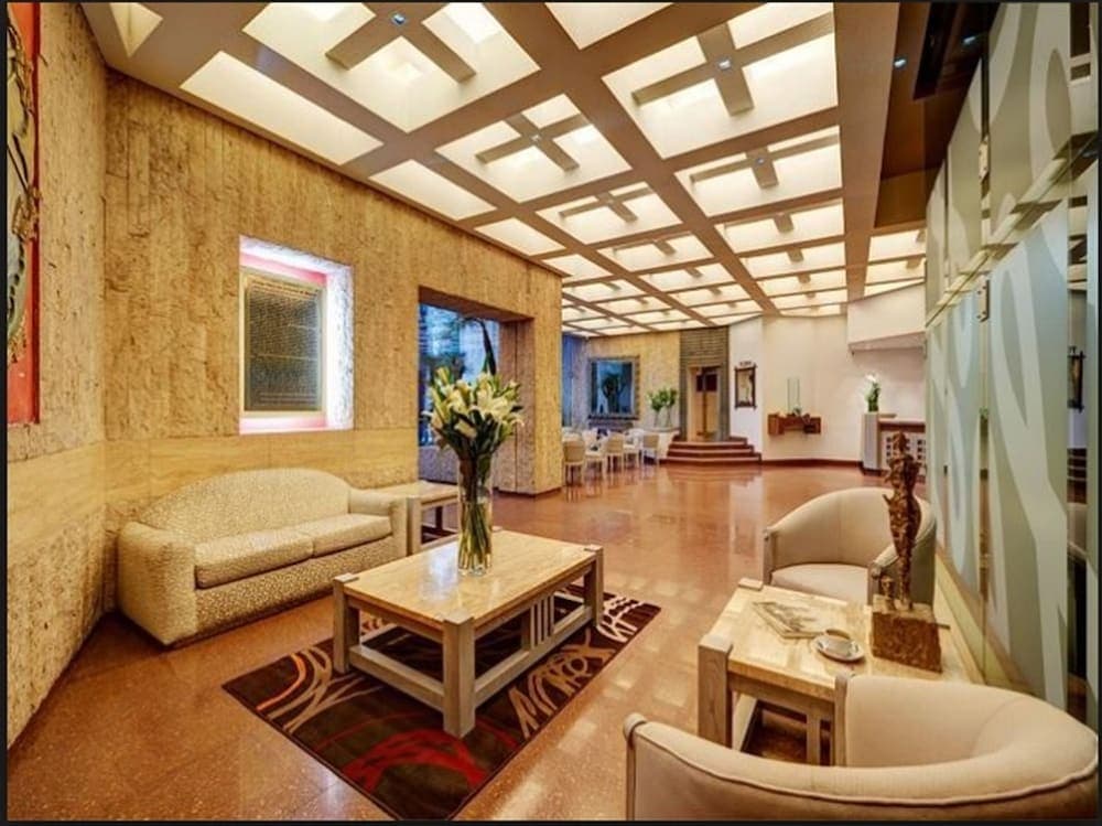 *Hotel Royal Reforma 2025 & 2026, Interior entrance