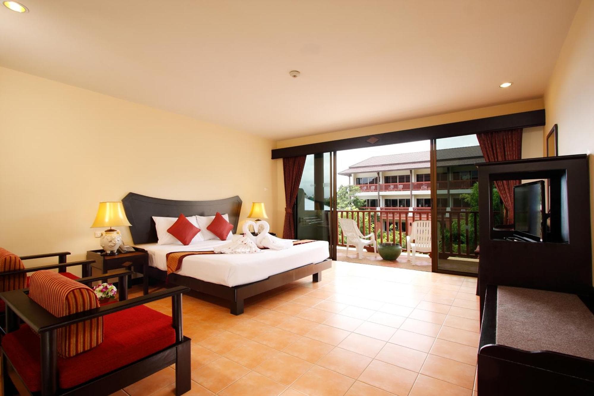 Kata Sea Breeze Resort - SHA Plus, 