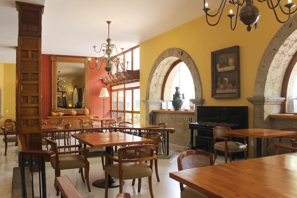 Hotel De Mendoza, Restaurant