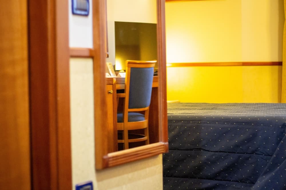 Pacific Hotel Fortino , Room