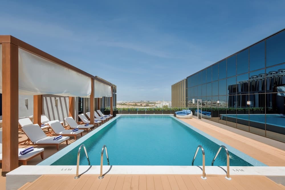 Intercityhotel Bawshar Muscat, Rooftop pool