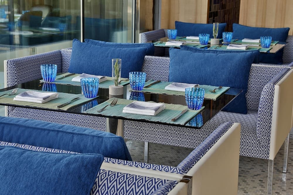 W Muscat, Restaurant