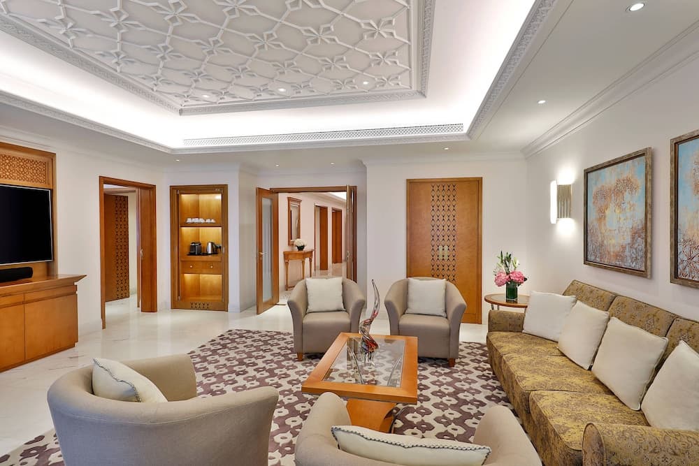 Al Bustan Palace, a Ritz-Carlton Hotel, Living area