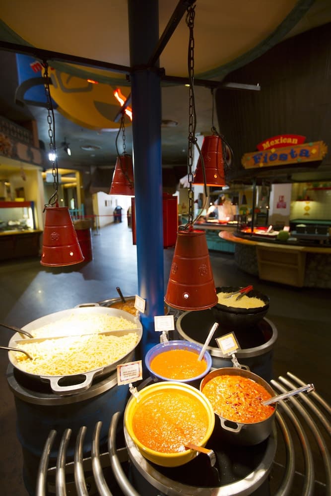 Disney Hotel Santa Fe, Buffet