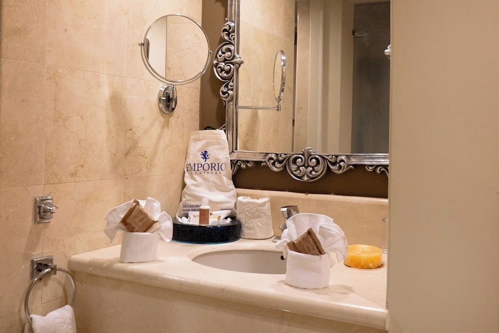 *Hotel Emporio Zacatecas, Bathroom