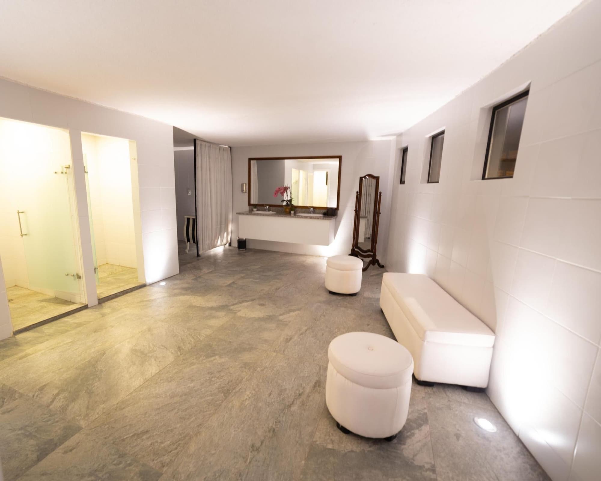 QUINDELOMA ART HOTEL & GALLERY, 