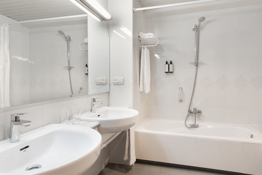 Crisol Almirante Bonifaz, Bathroom