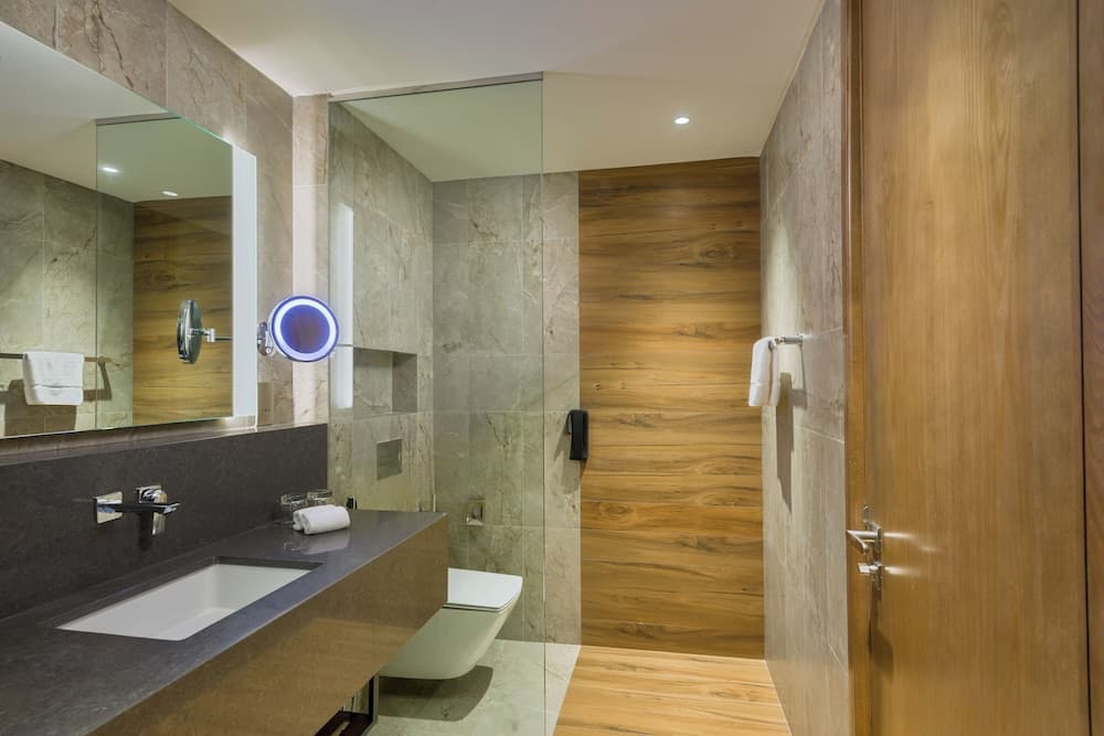 Intercityhotel Bawshar Muscat, Bathroom