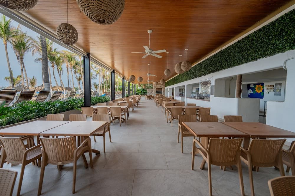 *Playa Suites, Outdoor dining