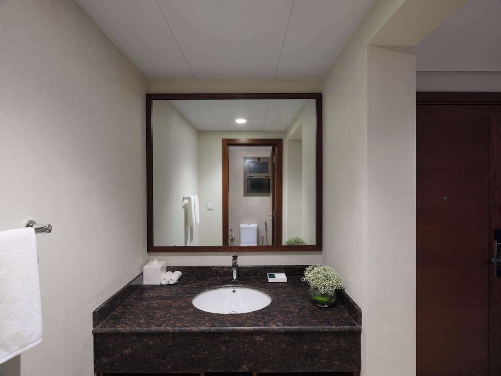 DoubleTree by Hilton Muscat Qurum, Bathroom