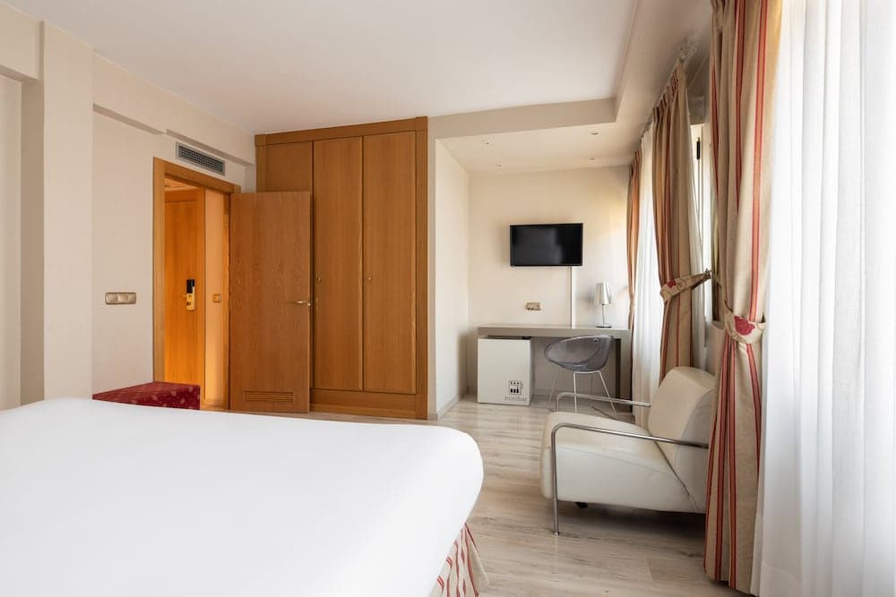 Crisol Almirante Bonifaz, Room