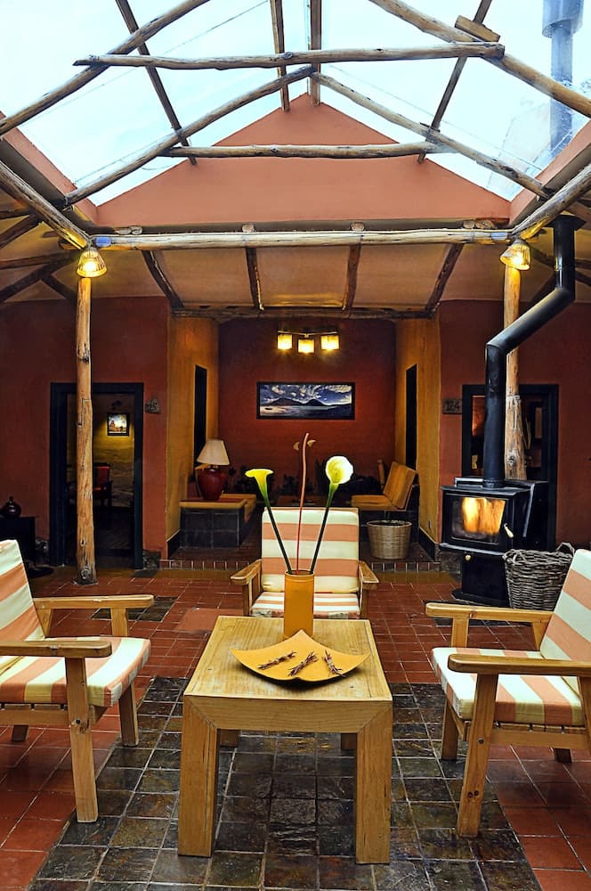 Hotel Jardines de Uyuni, Fireplace