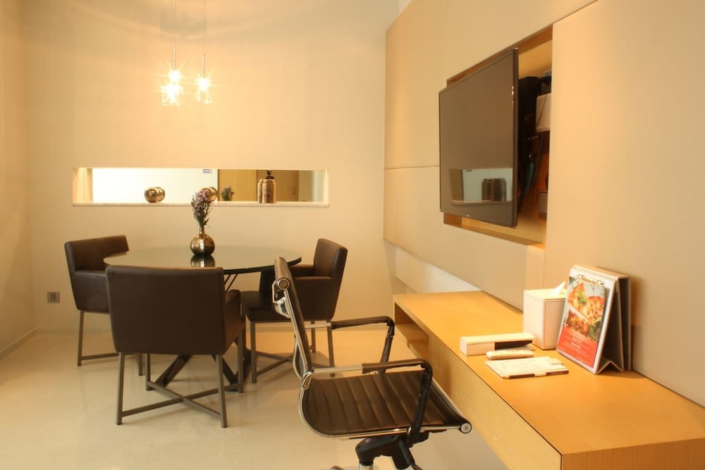 Mode Sathorn Hotel, In-room business center