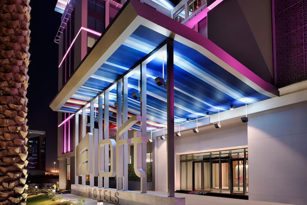 Aloft Muscat, Exterior