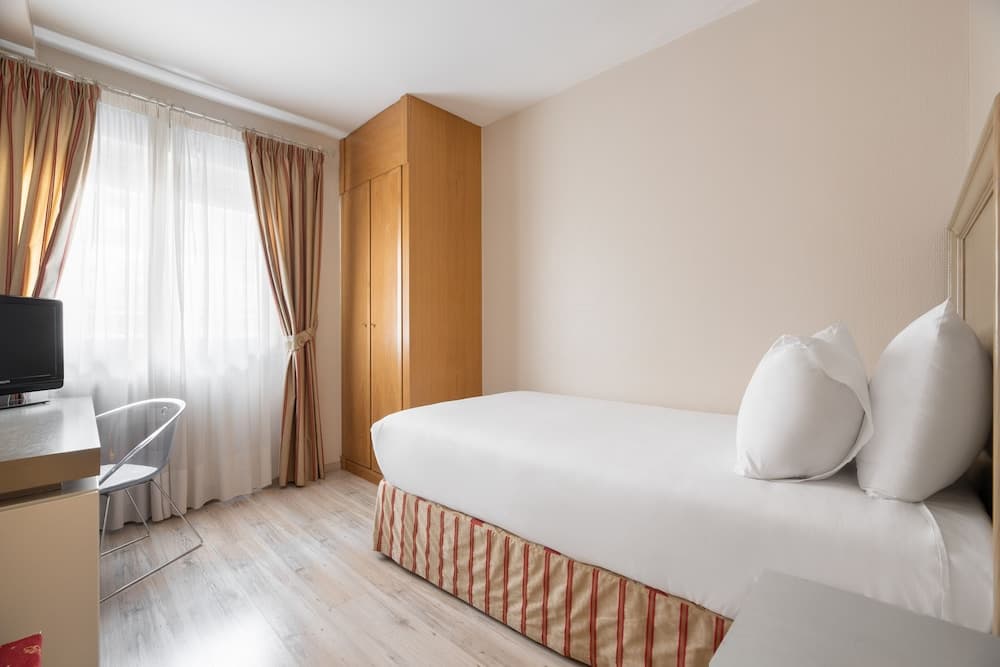 Crisol Almirante Bonifaz, Room