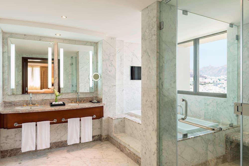Sheraton Oman Hotel, Bathroom