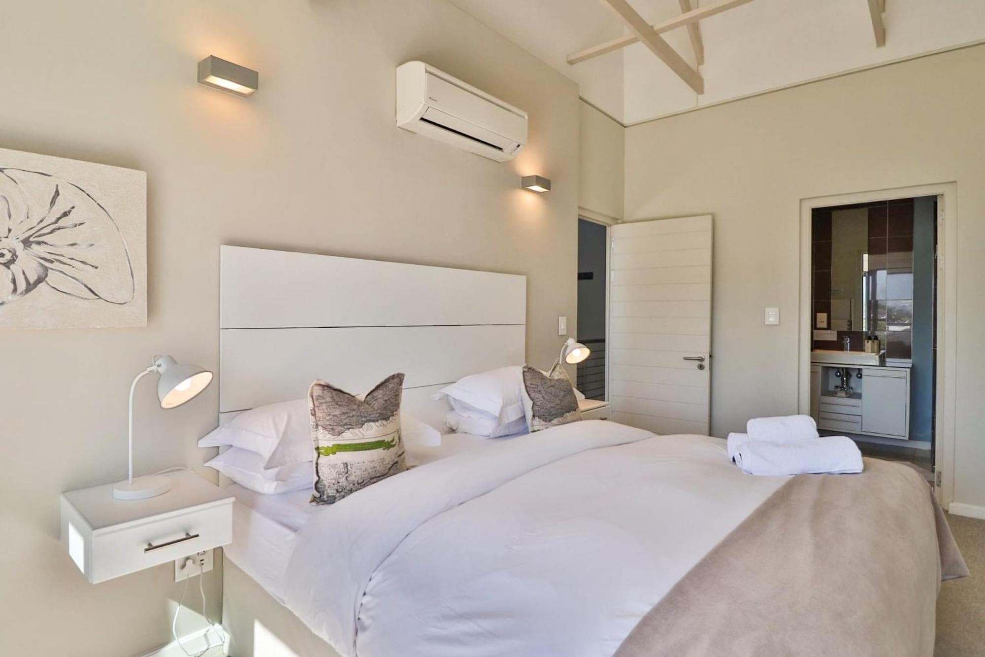 Whale Coast All-Suite-Hotel , 