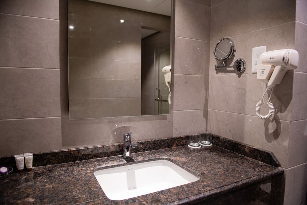 Rozana Hotel, Bathroom