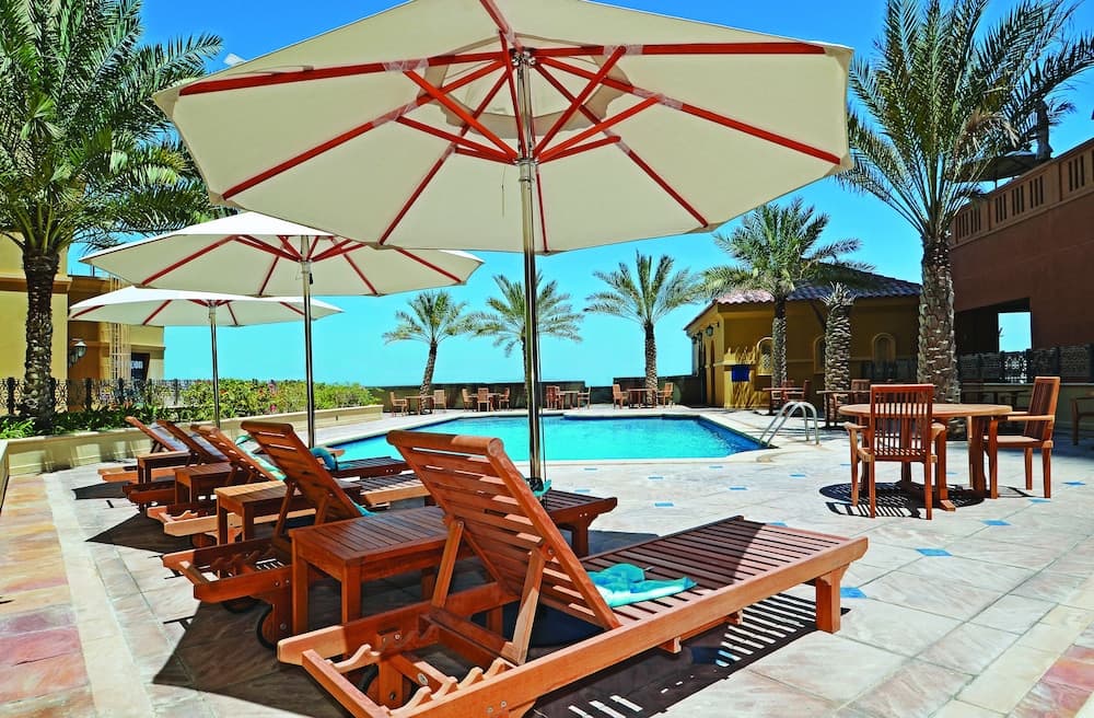 Roda Amwaj Suites, Outdoor pool