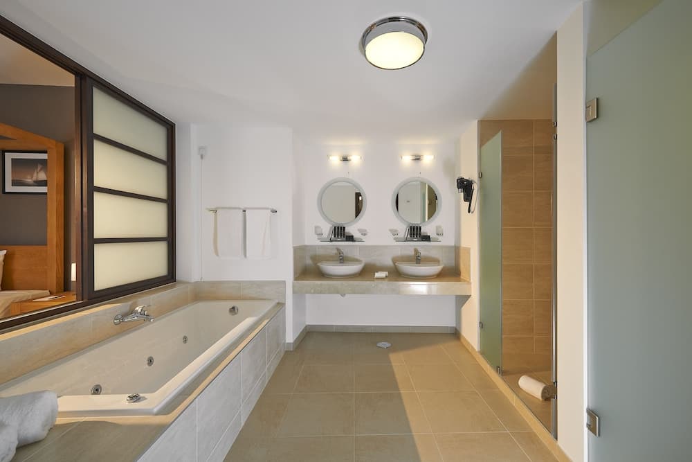 Melia Dunas Beach Resort & Spa, Bathroom