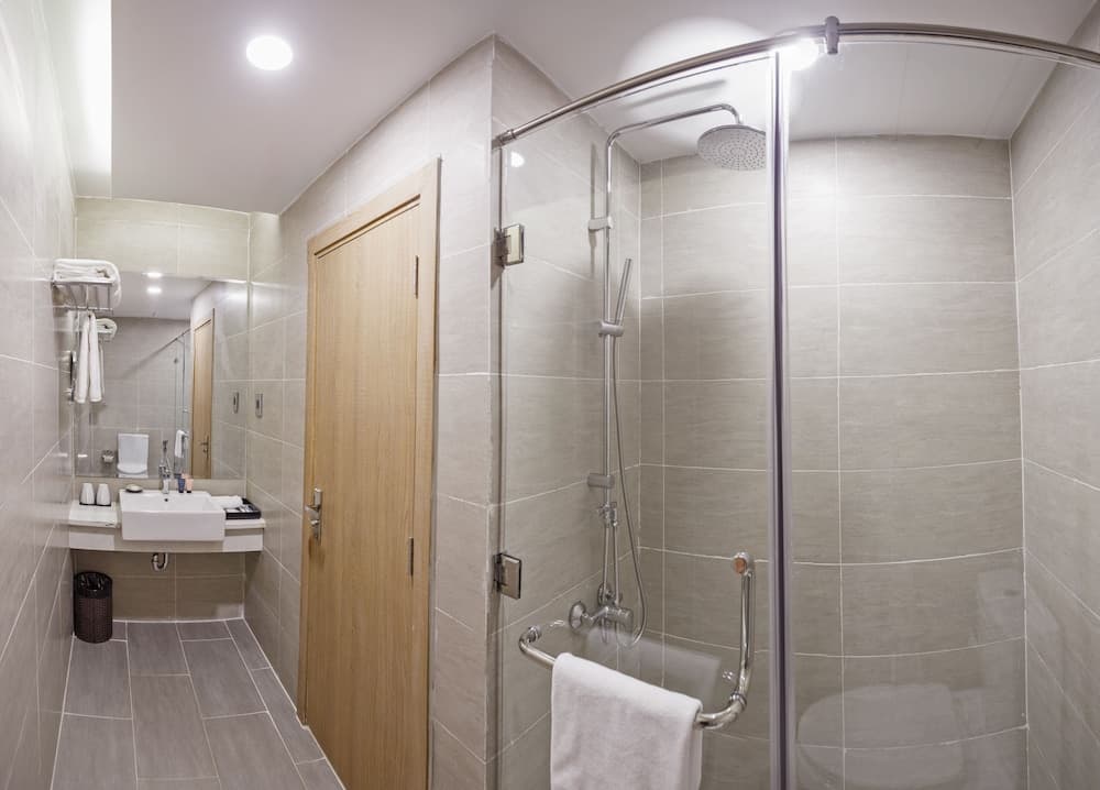 Muong Thanh Grand Sai Gon Centre Hotel 4*, Bathroom shower