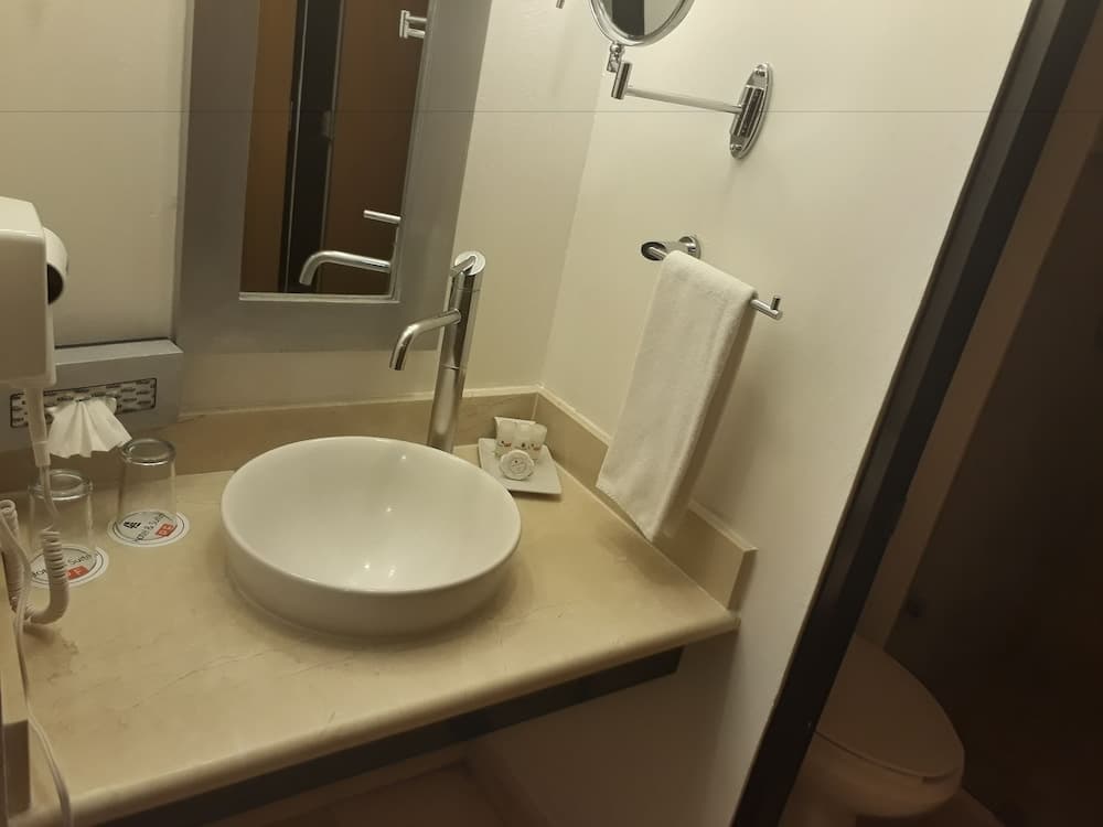 *Hotel & Suites PF, Bathroom amenities