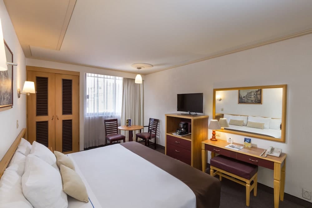 *Hotel Estoril, Room