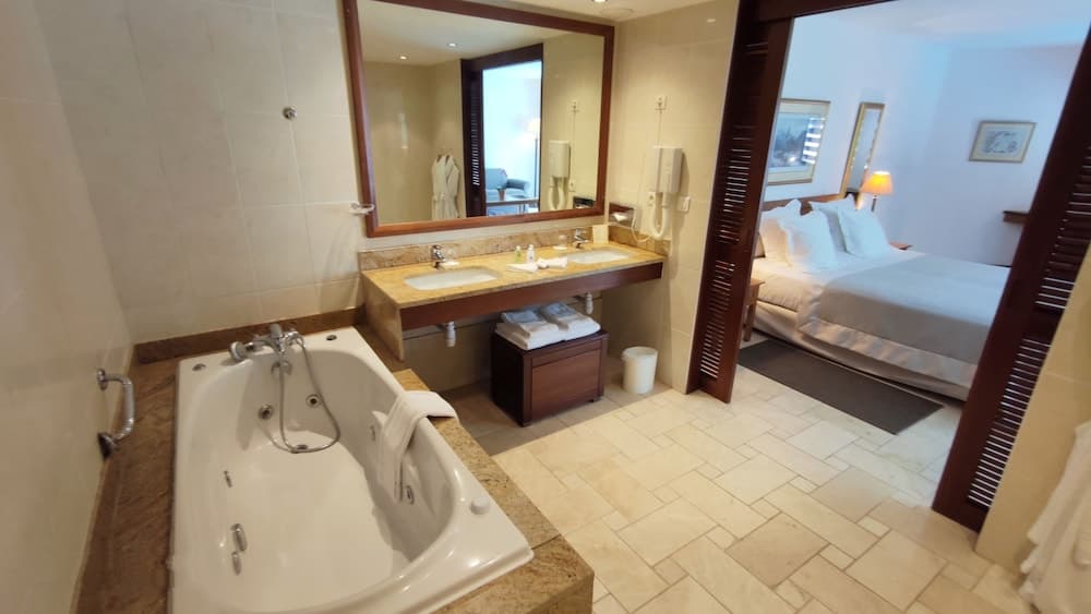 Le Saint Alexis, Room