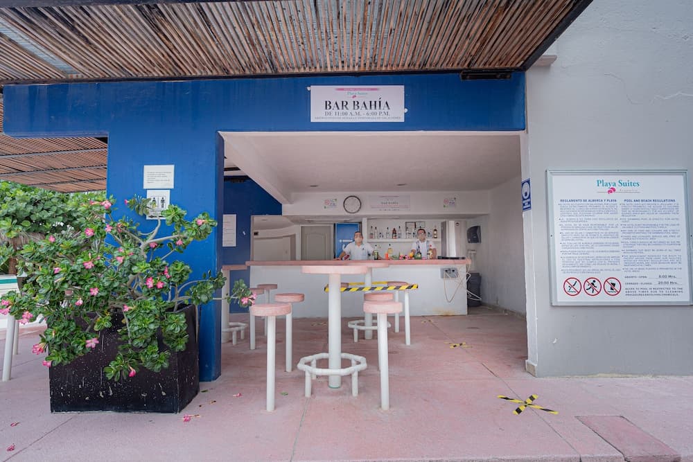 *Playa Suites, Poolside bar
