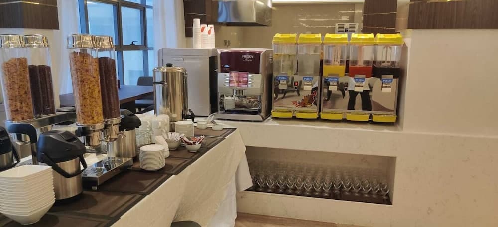 The Plaza Hotel and Resort, Restaurant