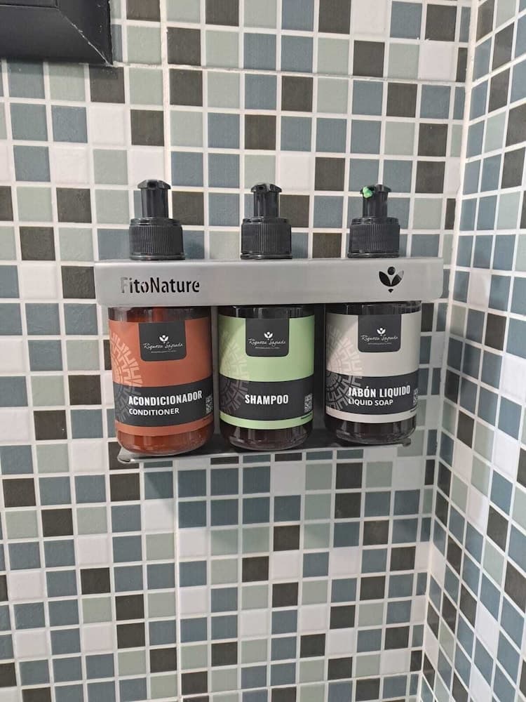 Hotel Caseros Salta, Bathroom