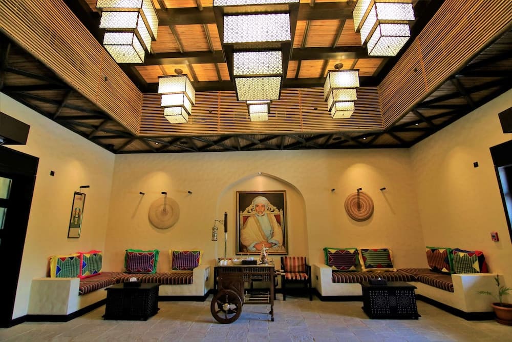 Atana Musandam, Lobby