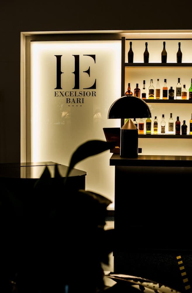 Hotel Excelsior Bari, Bar (on property)