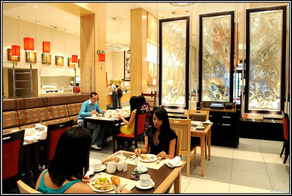 Peermont Mondior At Emperors Palace, Breakfast area