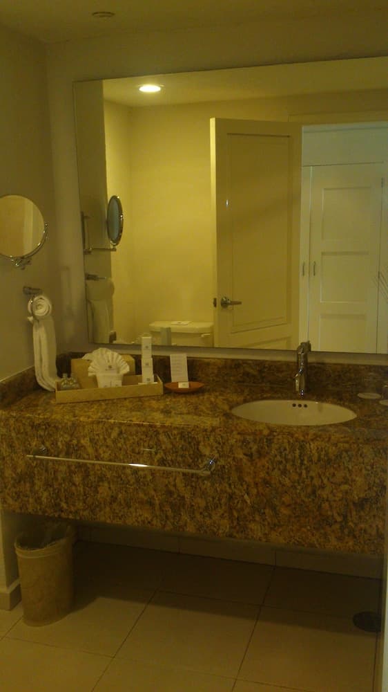 BlueBay Grand Esmeralda All Inclusive, Bathroom sink