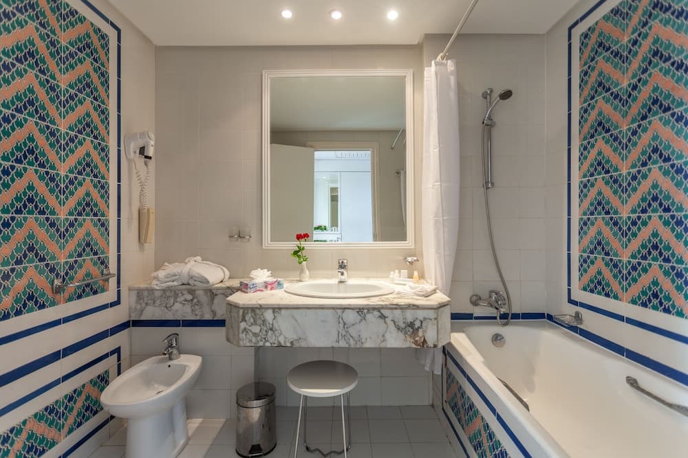 El Mouradi Port El Kantaoui, Bathroom