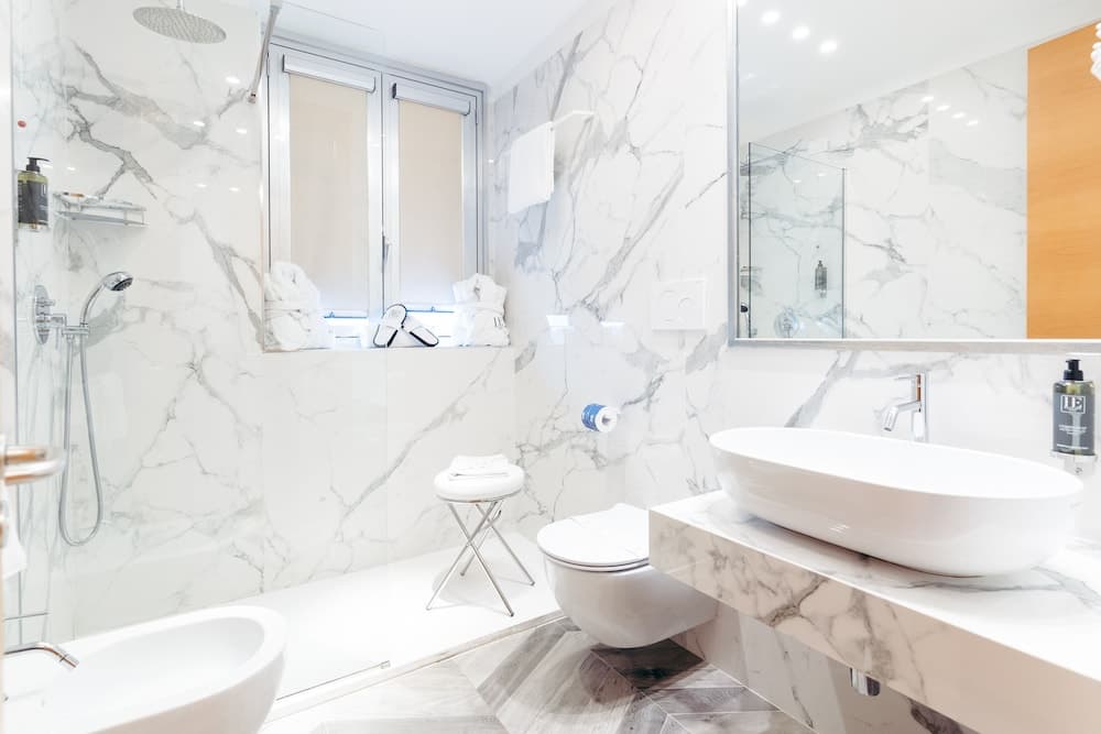 Hotel Excelsior Bari, Bathroom