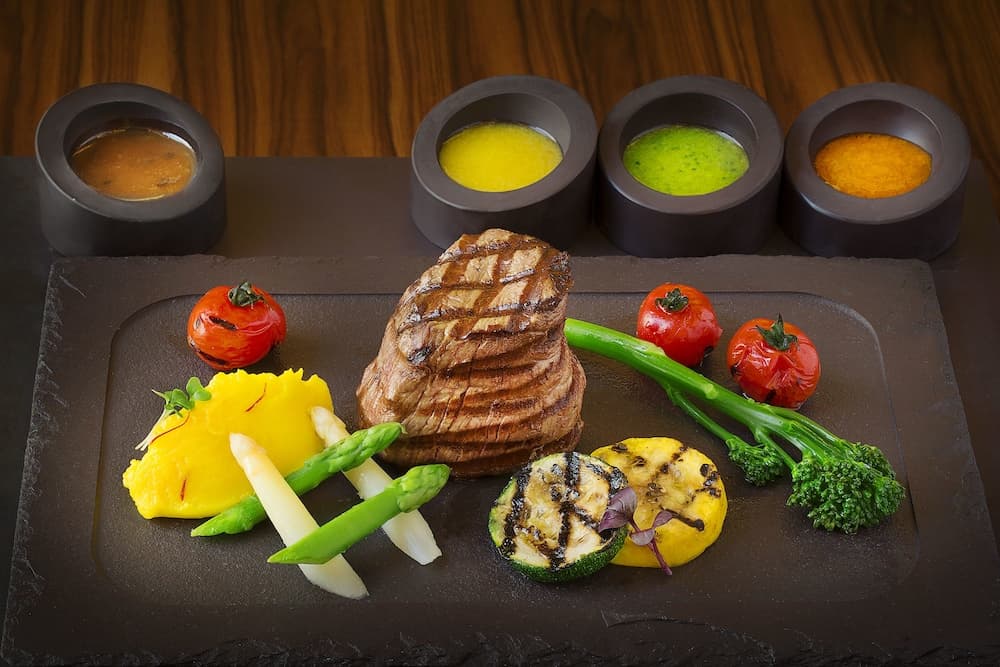 Conrad Makkah, Food and Drink