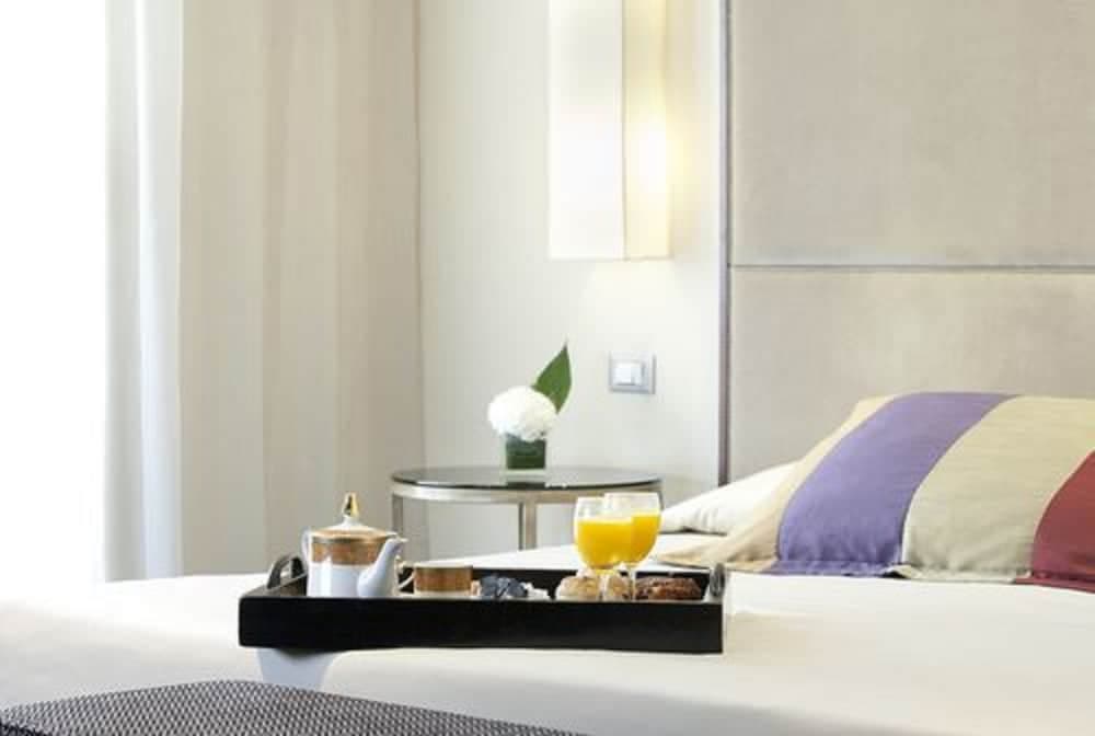 Savoy Hotel, Servicio de comidas en la habitación