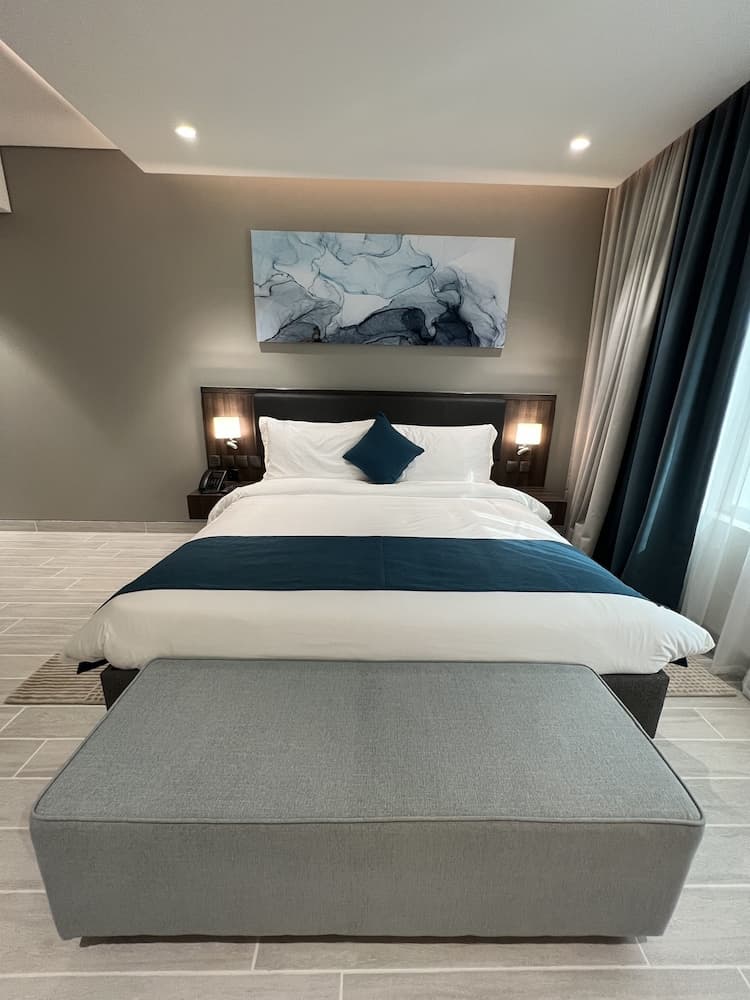 Citadines Al Ghubrah Muscat, Room