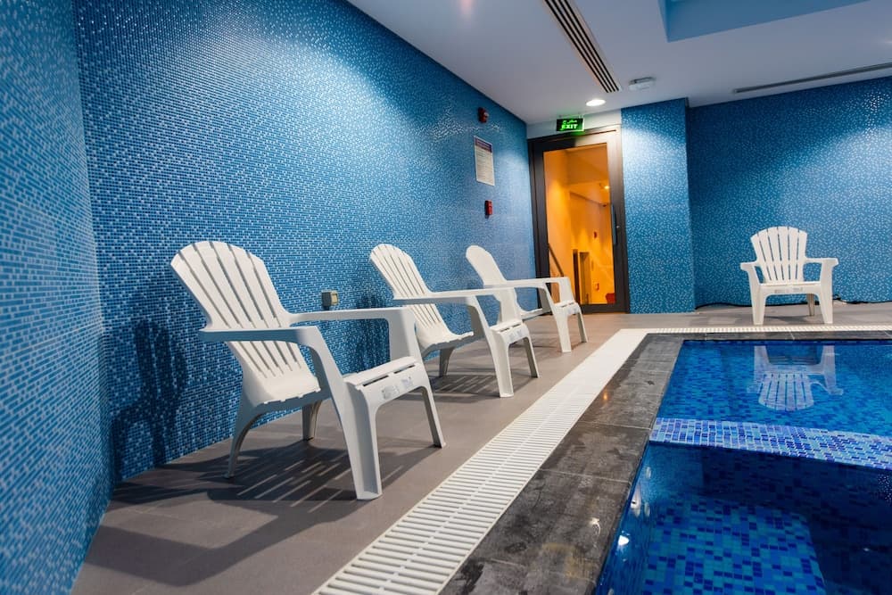 Rozana Hotel, Indoor pool