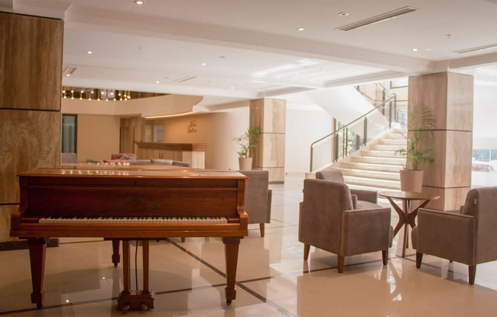 Hotel Royal Princess, Reception