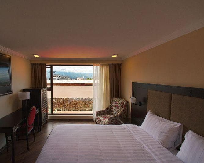 QUINDELOMA ART HOTEL & GALLERY, 