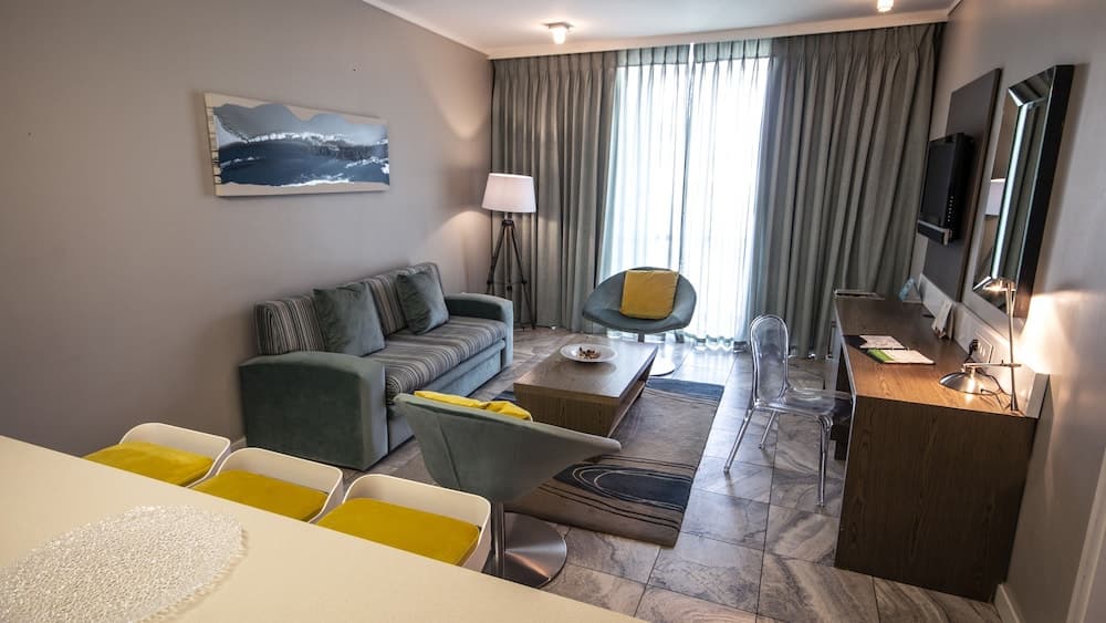 aha Harbour Bridge Hotel & Suites, Living area