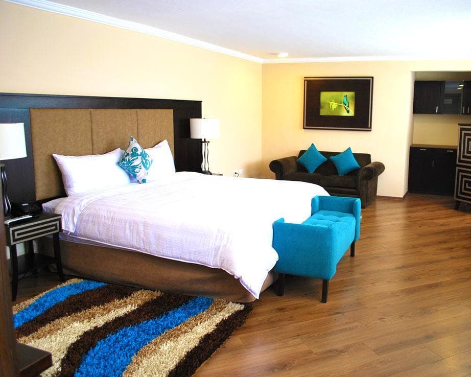 QUINDELOMA ART HOTEL & GALLERY, 