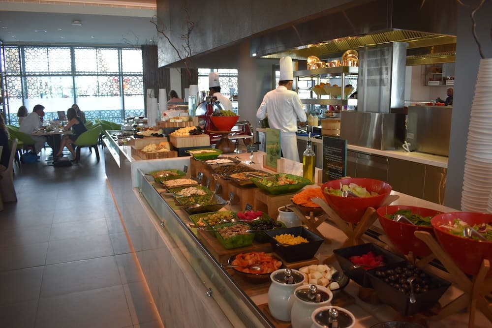 Novotel Muscat Airport, Breakfast buffet